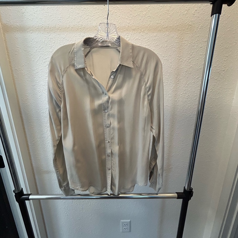 Everlane 100% Silk Button-Up Blouse in Light Gray
